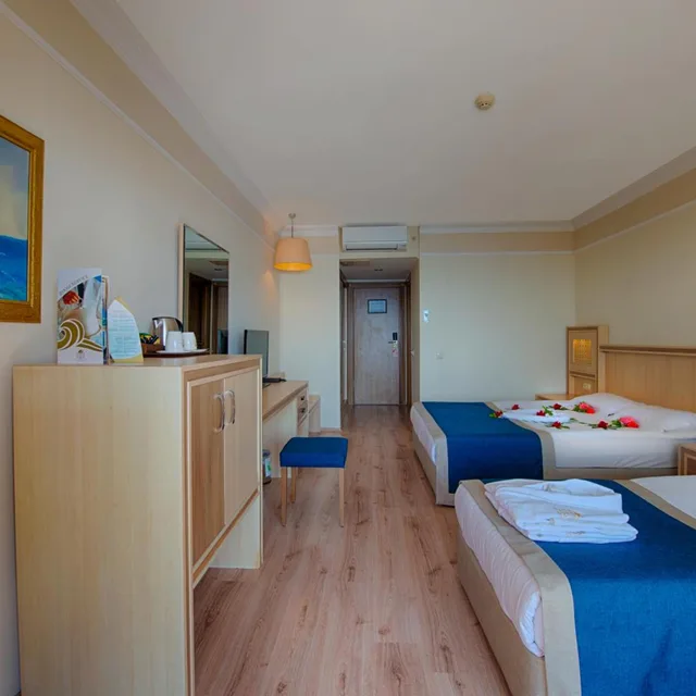 غرفة شهر العسل في المبنى الرئيسي، Utopia World Hotel 1/10