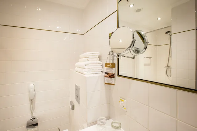 Superior, Twin Beds, Promenade Hotel 9/9