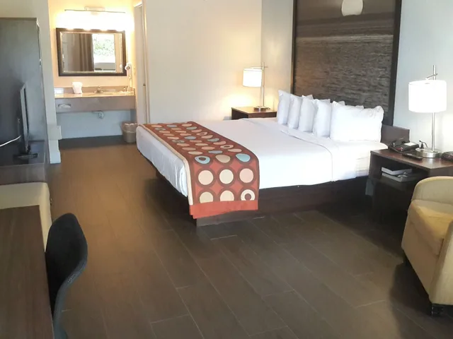 غرفة بسرير كينج، Super 8 by Wyndham, Florida City/Homestead/Everglades 3/3
