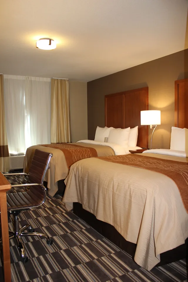غرفة قياسية بسريرين كوين، Comfort Inn & Suites Edmonton International Airport 1/4
