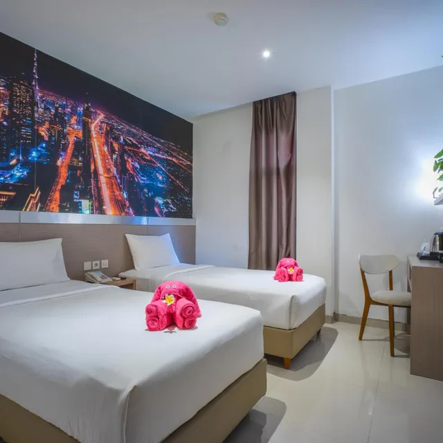 غرفة سوبيريور بسريرين منفصلين، Triizz Hotel Semarang by Royal Singosari (Formerly Faustine Semarang) 3/8