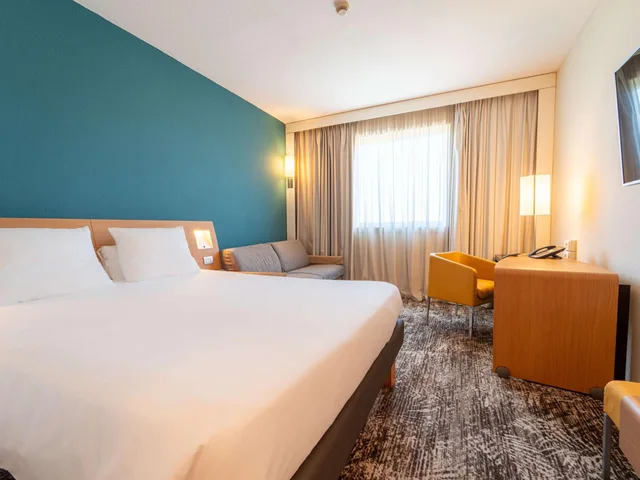 Superior, Double Bed, Sofa, Novotel Roma Est 8/10