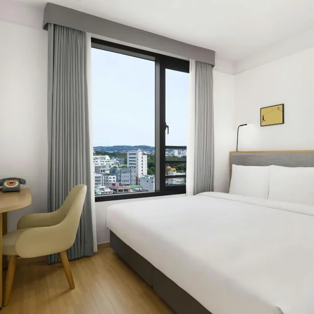 Room, King Bed, Large, Moxy Seoul Insadong 1/5