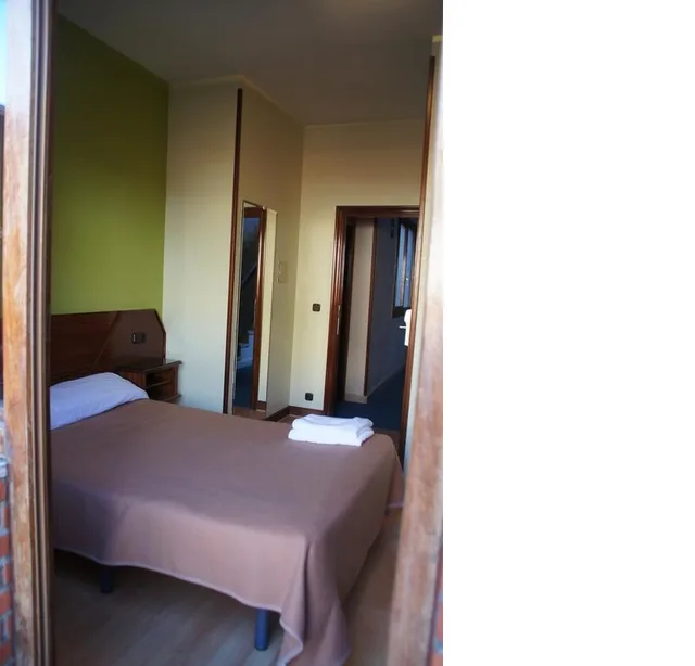 غرفة بسرير مزدوج بحمام خاص، Moon Hostel Bio 1/3
