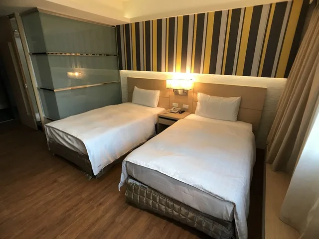 غرفة ديلوكس بسريرين منفصلين، Paris Business Hotel 1/7