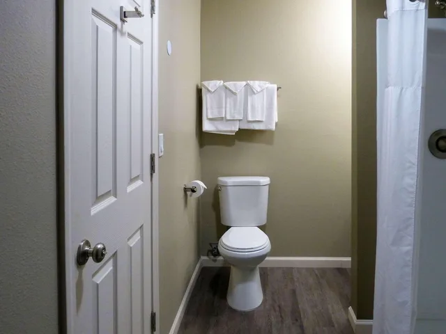 Upgrade, Suite, 2 Queen Beds، Rodeway Inn and Suites Ontario 5/5