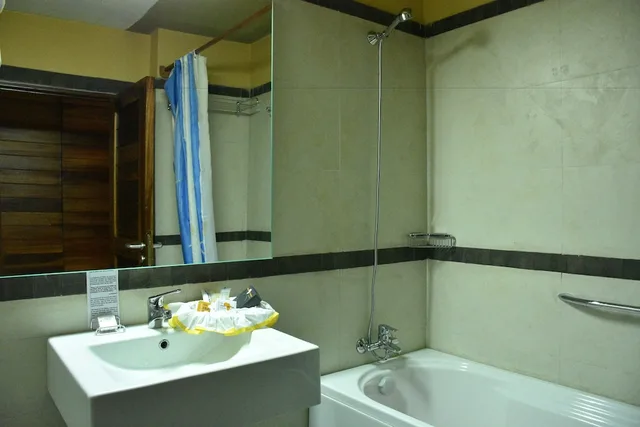 جناح جونيور بسرير مزدوج، Hotel Club Du Lac Tanganyika 1/1