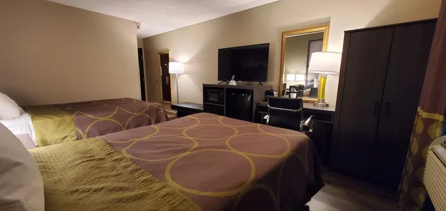 غرفة بسريرين مزدوجين، Super 8 By Wyndham Sterling Heights/Detroit Area 2/6