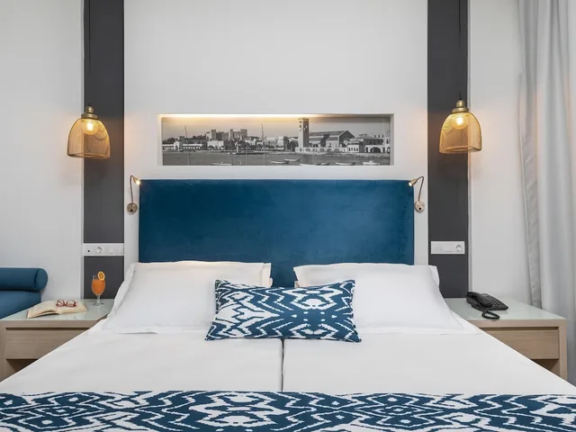 غرفة سوبيريور بسريرين منفصلين بشرفة مع أريكة، Mercure Rhodes Alexia Hotel & Spa 3/9