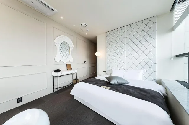 Deluxe, King Bed, H Avenue 4/10