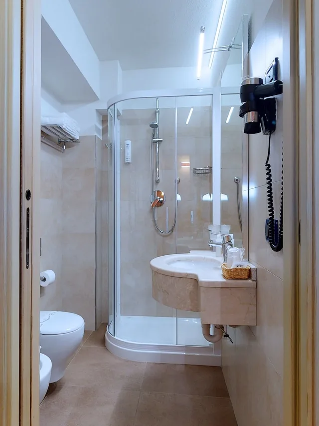 غرفة كومفورت ثلاثية بسرير مزدوج وسرير فردي، Hotel Madonna Delle Nevi 6/7