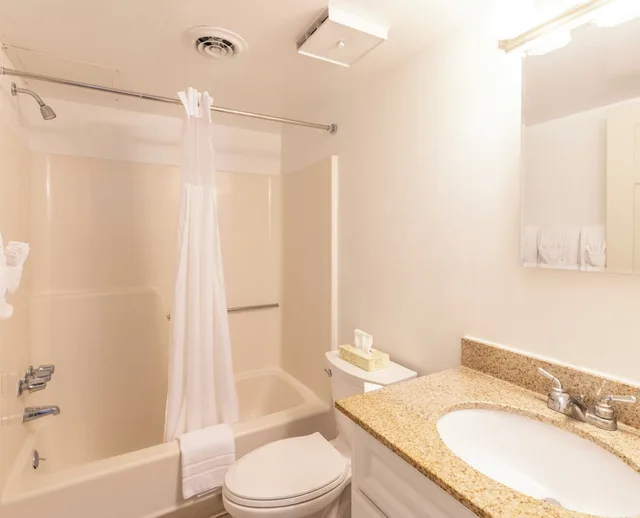 2 Bedrooms, Condo, Standard, King and Queen Bed, Single Bed, Bay View, Sofa, Balcony, Bay Club Resort 7/9
