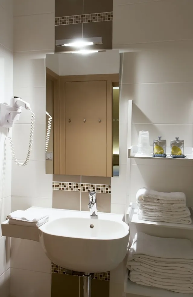 غرفة كومفورت بسرير مزدوج، The Originals Boutique Hotel Du Chateau Dinan 6/6