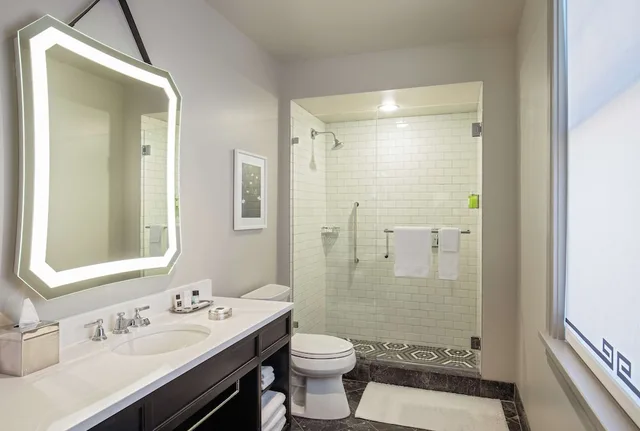 جناح بسرير كينج، The Virginian Lynchburg Curio Collection By Hilton 6/8