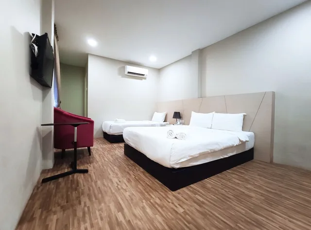 غرفة عائلية ثلاثية بسرير مزدوج وسرير فردي، Princess Hotel Pontian 2/6