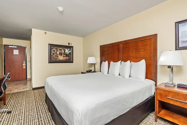 Standard, King Bed, Accessible, Ellis Island Hotel Casino & Brewery 2/9