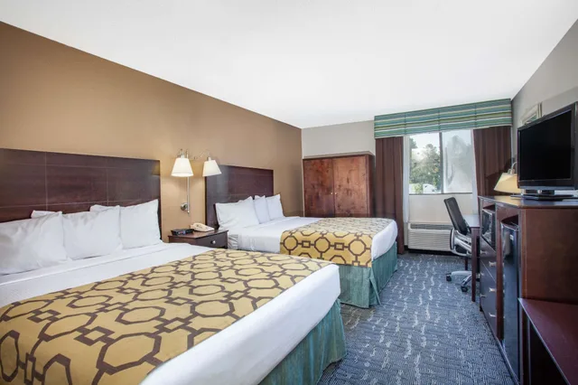 Room, 2 Queen Beds, Baymont By Wyndham Saraland 1/5