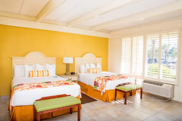 غرفة بسرير كينج وسريرين كوين، Best Western Plus Yacht Harbor Inn 6/9