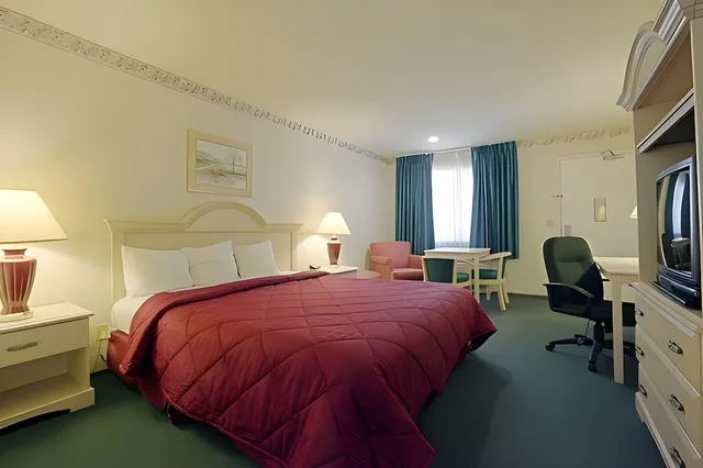 غرفة بسرير كوين، Days Inn by Wyndham Gilroy 1/4