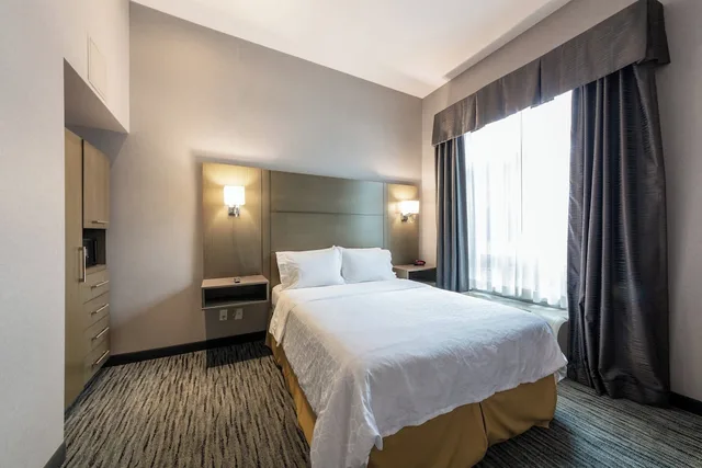 1 Bedroom, Suite, Queen Bed, Accessible, Holiday Inn Express Suites Riverport 1/3