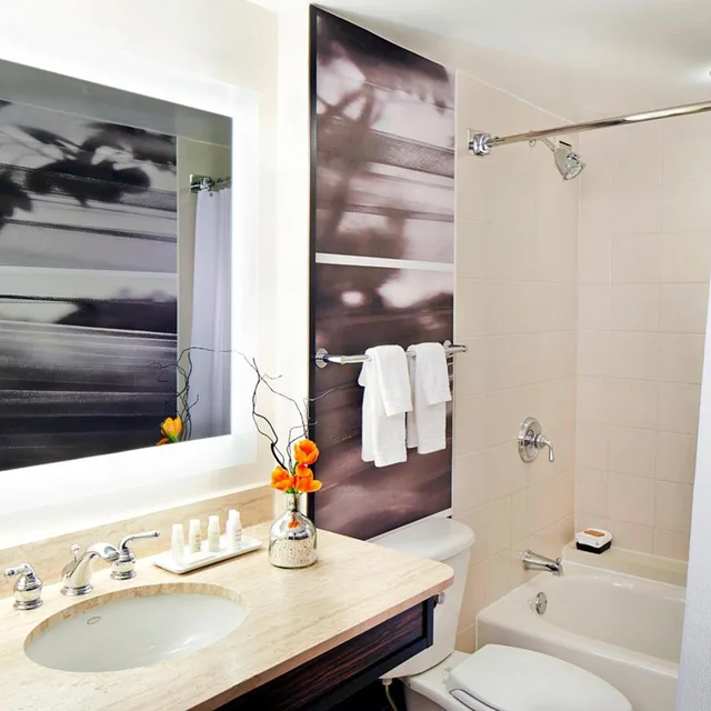 Room, King Bed, with View, Club Floor، Renaissance Atlanta Waverly Hotel And Convention Center 2/2