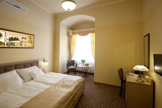 غرفة ديلوكس بسرير مزدوج، Barokk Hotel Promenad Gyor 2/5