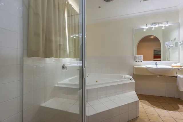 Standard, Queen Bed, Jetted Tub, Best Western Tuscany On Tor Motor Inn 4/4
