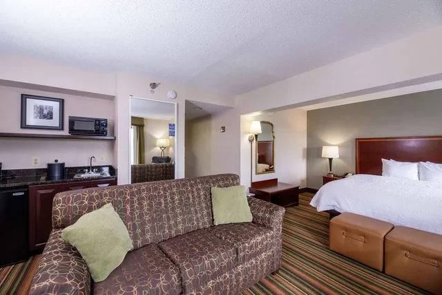 استوديو بسرير كينج مع أريكة، Hampton Inn Hanes Mall Winston-Salem 1/4