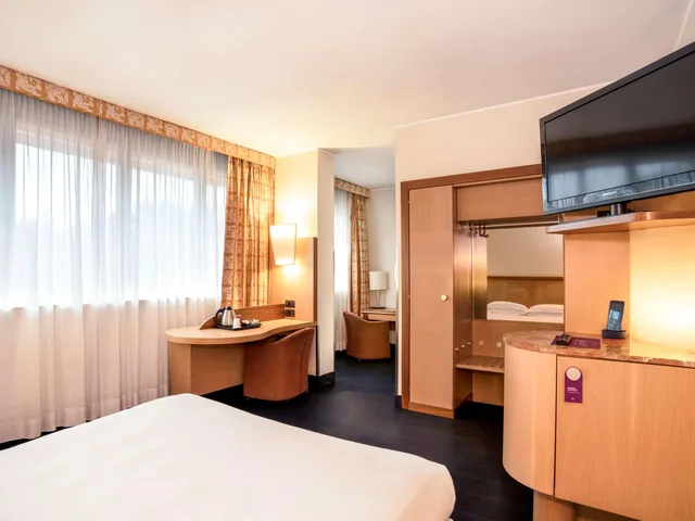 Standard, Double Bed, Mercure Roma West 4/10