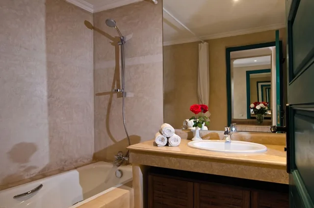 غرفة بسرير كوين مع أريكة، Palais Riad Berbere 9/10