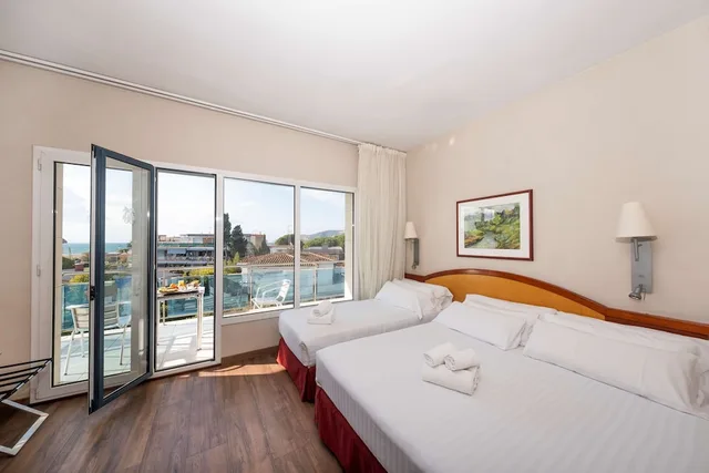غرفة كومفورت بسريرين منفصلين بشرفة بإطلالة، Best Western Hotel Mediterraneo 1/8