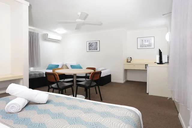 Motel, Queen and Twin Beds، Southport Motel & Apartments 3/5