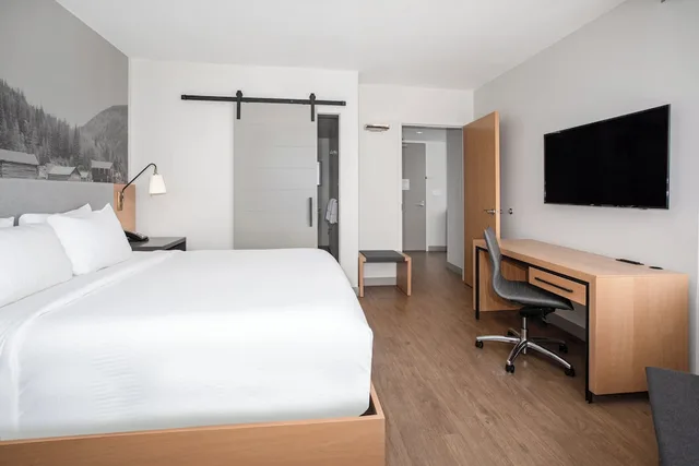 Expanded, Standard, King Bed, City View, Hotel Indigo Denver Downtown - Union Station, an IHG Hotel 5/10