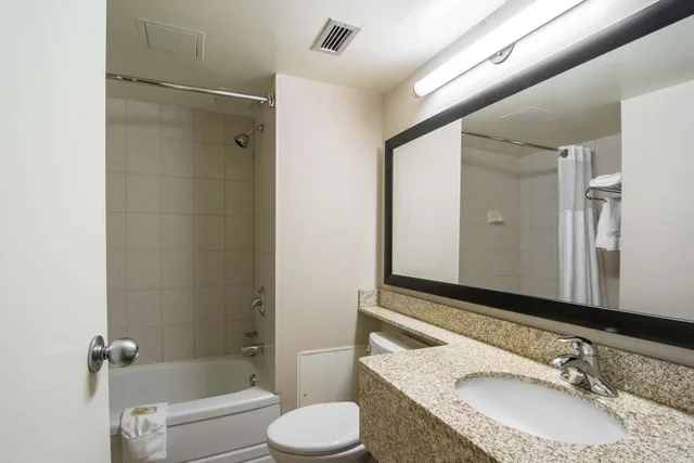غرفة بسرير مزدوج، Quality Inn Suites Yellowknife 5/5