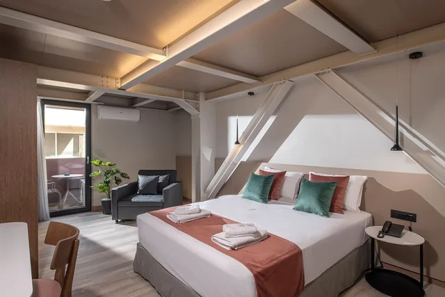 غرفة ثلاثية بسرير مزدوج مع أريكة، Infinity City Boutique Hotel 5/10