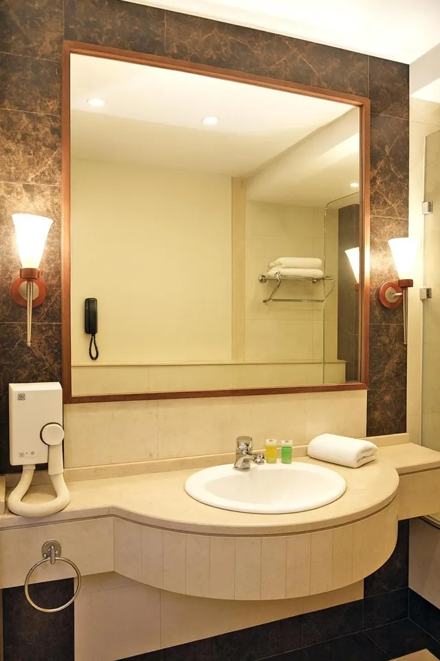 جناح جونيور، Sadeen Hotel Amman 6/8