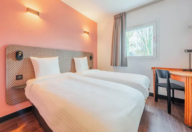 غرفة بسريرين منفصلين، B&B HOTEL Strasbourg Nord Mundolsheim 1/2