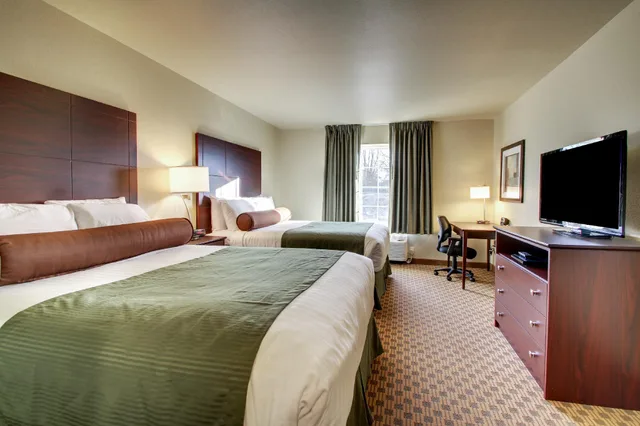 Room, 2 Queen Beds, Cobblestone Hotel & Suites - Paxton 8/9