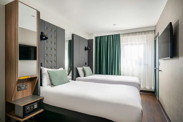 غرفة مريحة بسريرين منفصلين، Point A Hotel London Canary Wharf 1/7