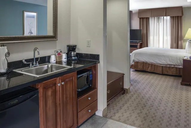 جناح استوديو بسرير كينج بحوض جاكوزي، Hampton Inn & Suites Youngstown - Canfield 4/5