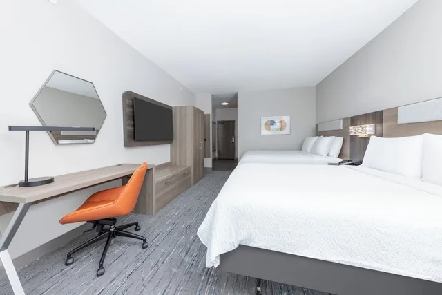 غرفة قياسية بسرير كوين، Holiday Inn Express Suites Beeville 6/10