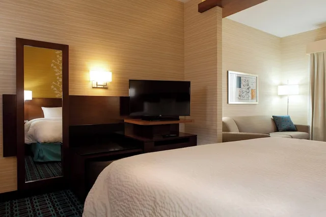 جناح بسرير كينج مع أريكة لذوي الإعاقة، Fairfield Inn And Suites By Marriott Lethbridge 2/3