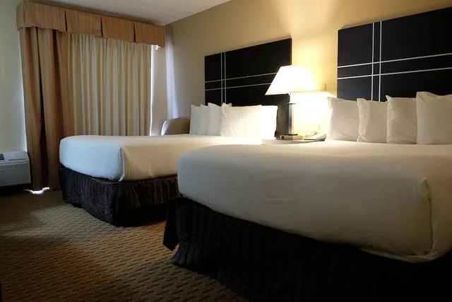 Standard, 2 Queen Beds, Chateau Resort & Conference Center 3/6