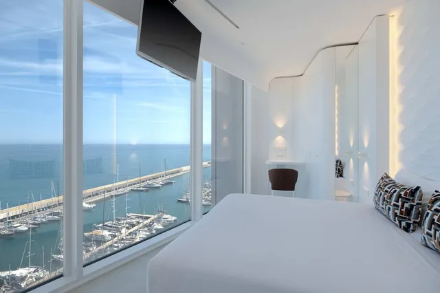 Privilege, King Bed, Accessible, Hotel Marina Badalona 2/4