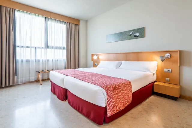 غرفة ثلاثية بثلاثة أسرّة، APARTAHOTEL EXE CAMPUS SAN MAMES 3/10