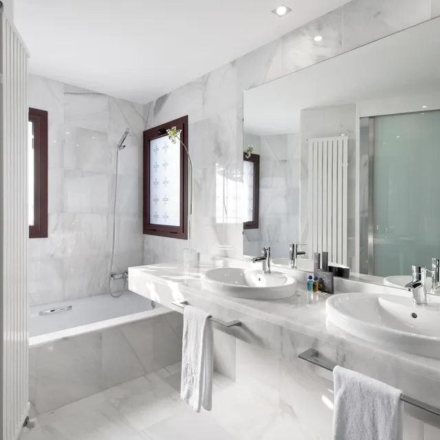غرفة ثلاثية، Hotel Masmonzon 4/4
