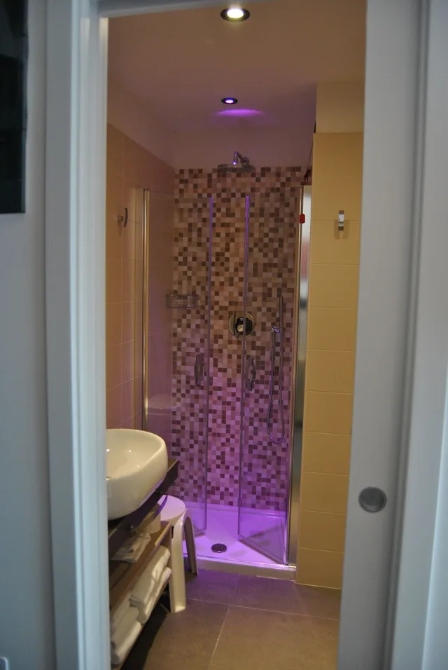 Room, Double Bed, HOTEL ADLON 4/5