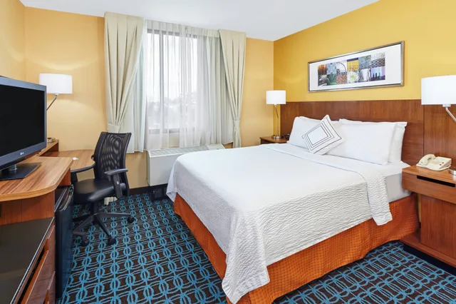 غرفة بسرير كوين، Fairfield Inn Suites Chicago Lombard 1/2