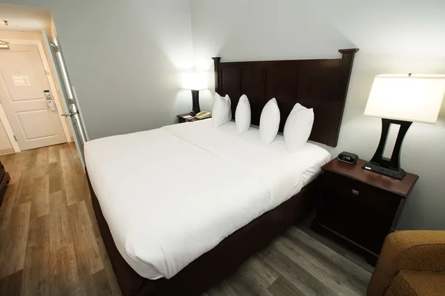 غرفة قياسية بسرير كينج لذوي الإعاقة، Best Western Paramus Hotel & Suites 2/7