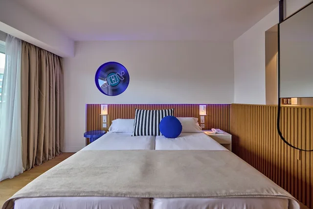 غرفة بسرير مزدوج بشرفة، Universal Hotel Neptuno - Adults Only 3/7